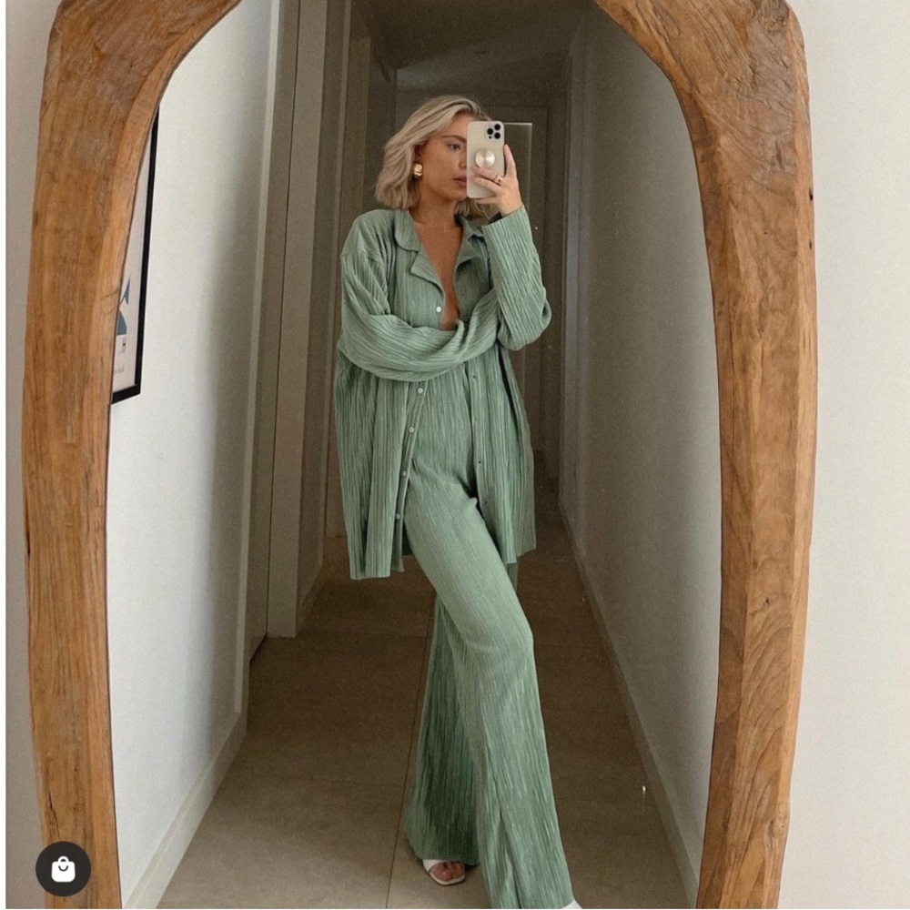 Light green pleated matching set size medium NWT